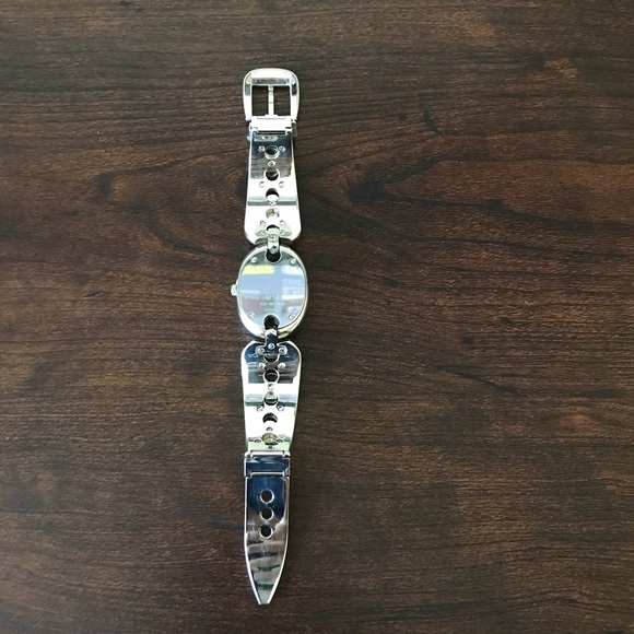 *Fabulous GUCCI Buckle Watch W/ Mother of Pearl* - Picture 8 of 8